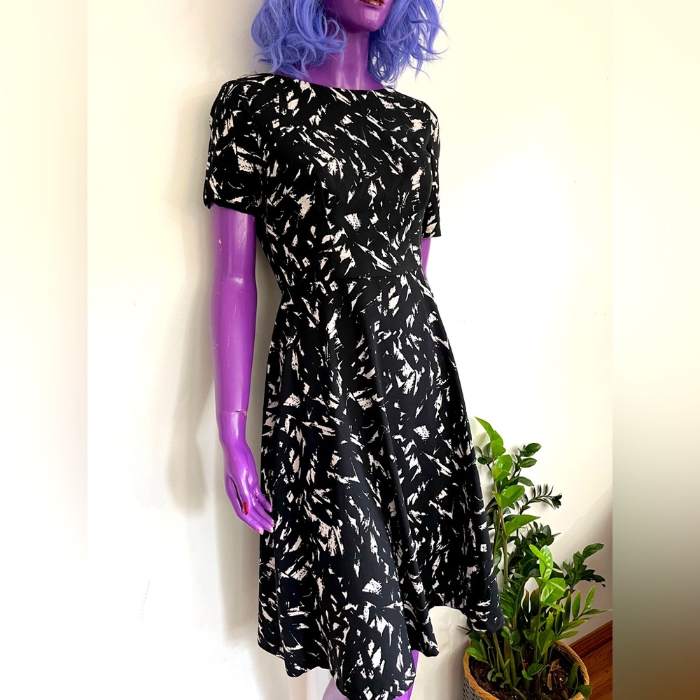 80’s Retro Vintage Black and White Knee Length Boatneck Dress Women’s 8